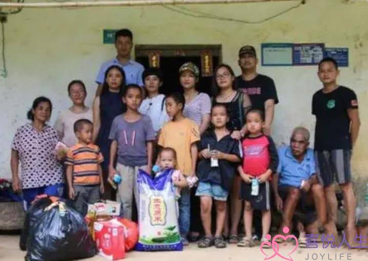 49岁老汉娶19岁妻子，21年共生育15个娃，从贫困户到网红的跨越