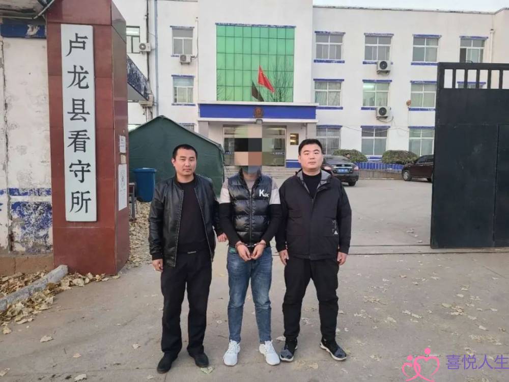 秦皇岛一小伙分手后求复合被拒，怒砸前女友汽车