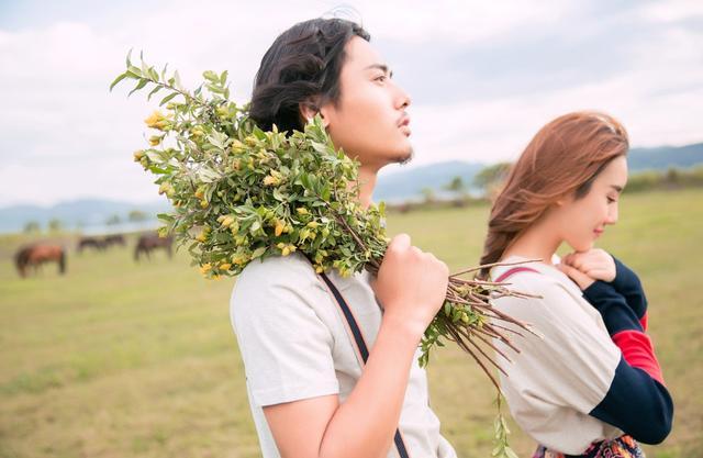 夫妻异地分居，女人会与其他异性发生亲密关系吗？过来人说出实话